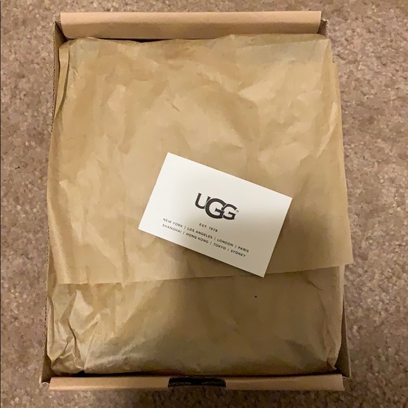 UGG - Picture 8 of 8